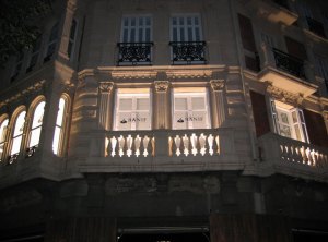 Banif, vista nocturna exterior de la sucursal de Bilbao